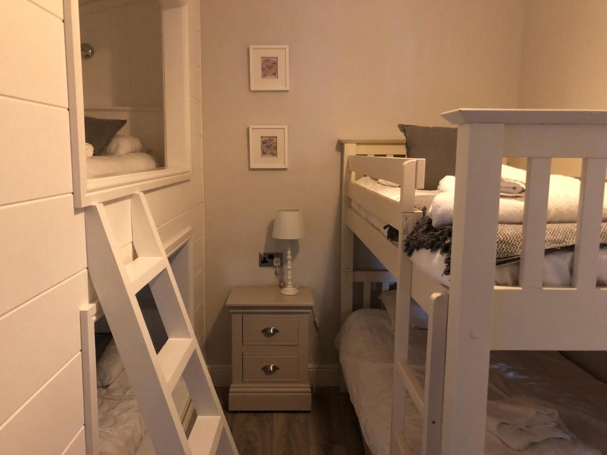 7 The Oaks Apartment *